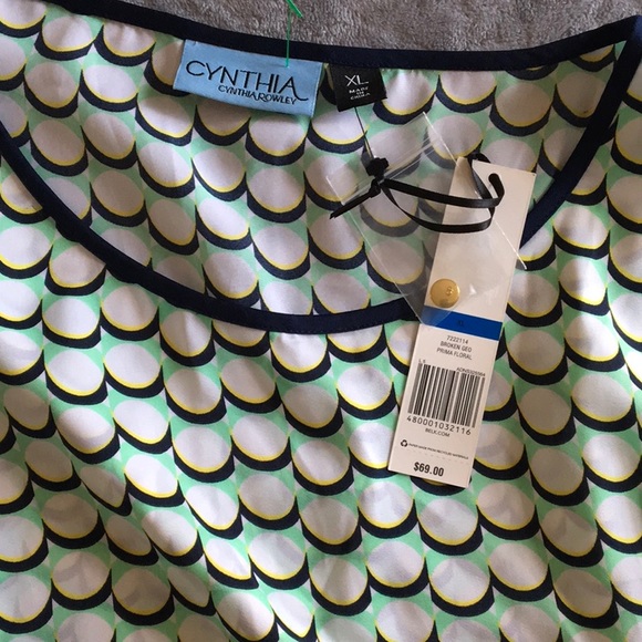 Light/flowy tANk 💚💛💙 - Picture 4 of 7